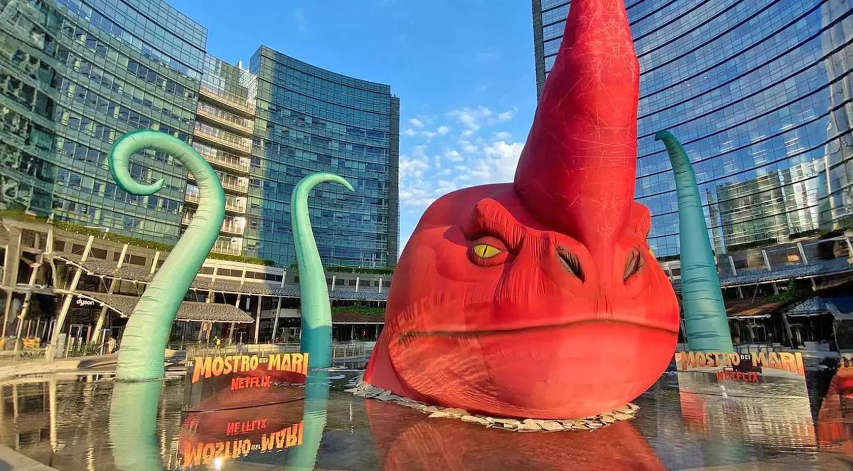 Il mostro dei mari - Netflix - Milano, Piazza Gae Aulenti